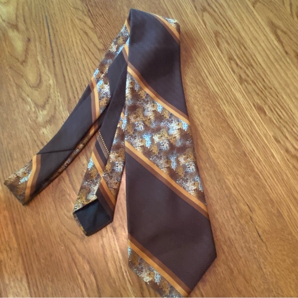 VTG Castle Tie - Picture 4 of 6